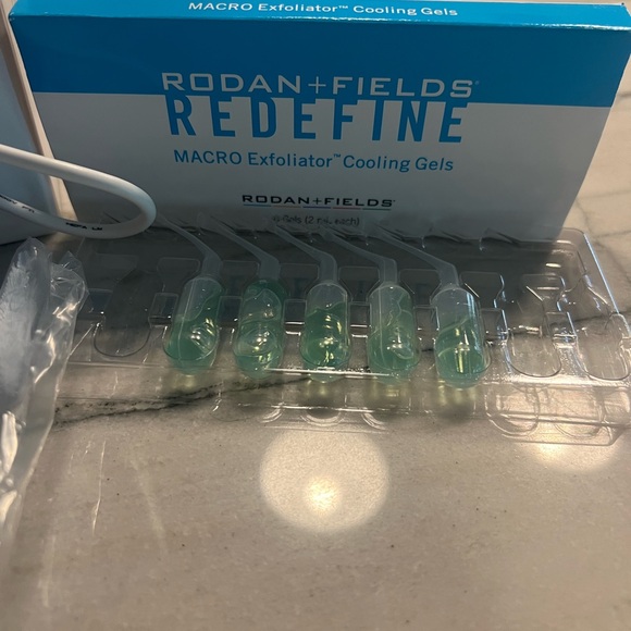 Rodan + Fields Redefine Macro Exfoliator Box - Picture 3 of 10